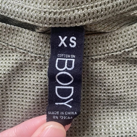 Cotton on Body Women Green Side Slit Mesh Short Sleeved T-Shirt Size XS - Picture 2 of 6